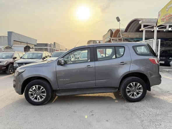 تريل بلايزر 2018 خليجي وكاله المنصور 
7 راكب 

6 سلندر 

ثلاث قطع تبريد 

موصفات LT 

الضرر ربع بونيد وربع چاملوغ خلفي بدون دواخل 

السياره جاااهزه برغي ما ناقصه . 

واتس اب ***********
السعر 145$
