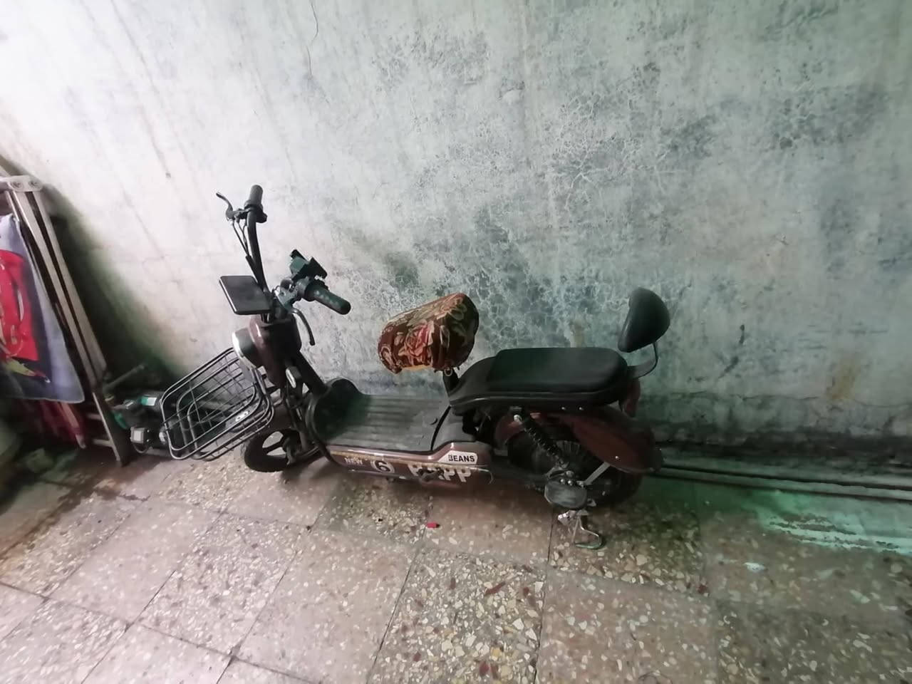 درجة شحن حجم 14 بيهه كارت وبصمه و وسويچ نسختين وبيهه بلوتوث وصوته عالي بس بطارياته ضعيفه السعر 150 و الرقم ***********
