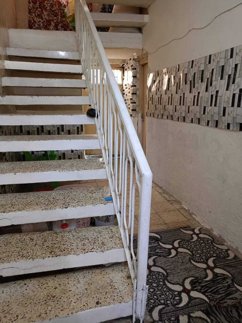 ياالله اللهم صلي على محمد وأل محمد
بيت للبيع 200متر بناء قديم صالح للسكن او بياع كقطعه
العنوان حي الحر ثالث شارع عن السوك  ثاني بيت بلشارع بصف الركن  السعر 300وبي مجال للأستفسار الأتصال على الرقم ***********
