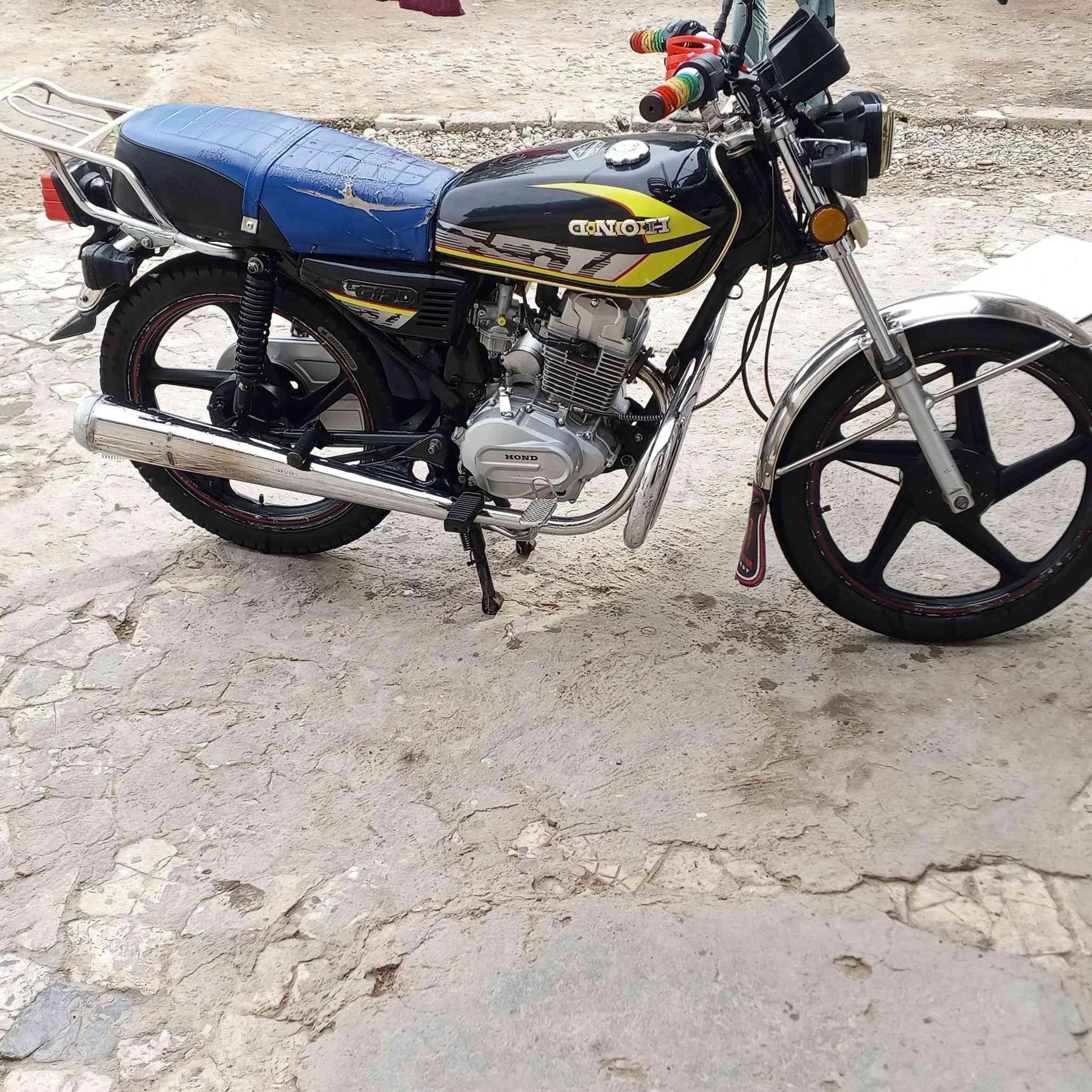 دراجه موديل 21 مقفوله كفاله عامه دراجه محدثه ما بيها اي نقص ابد كامله نكمل سعرها 600ل *********** مكاني بسمايه اوراق كامله
