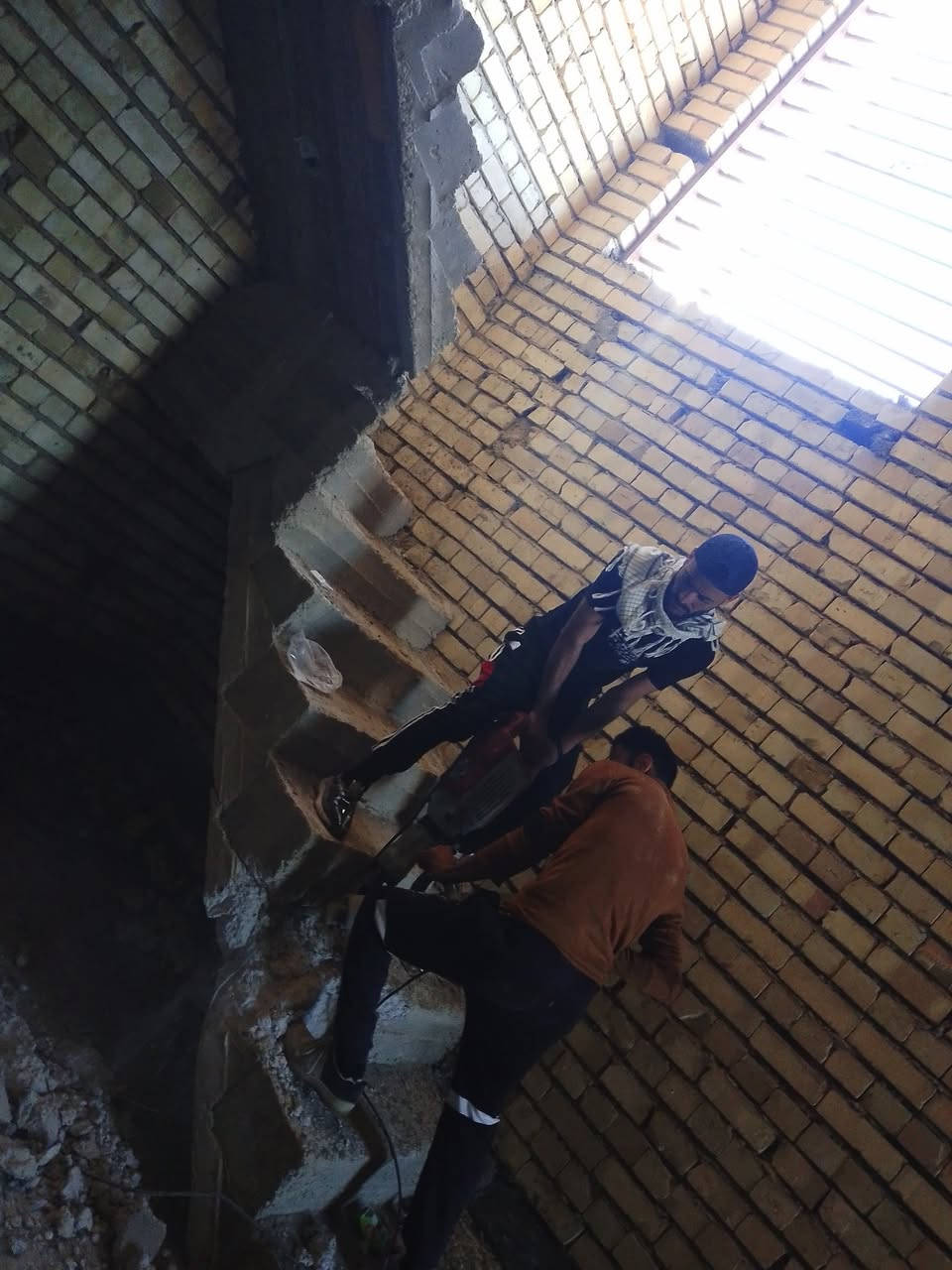 سلام عليكم  / يوجد كادر عمل جاهز/ تصعيد مواد/ تنضيف بيوت/ تفليش/ تكشيط/ تنضيف حدائق/ دفن نهري  / شقلنه ليل ونهار   /ومعداتنه جاهز/ ماعليك بس تصال على رقم  /     ***********
