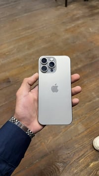 16 برو ماكس بطاريه 91 🔋 الذاكره 256 جهاز نضيف بس على گد الاتصال  السعر...