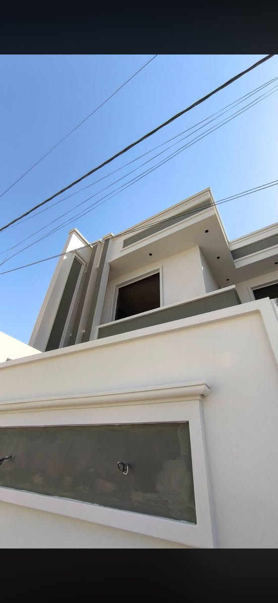 دار 200 متر للبيع 🏠
حي الفرات بظهر شارع المستوصف مباشرة على ساحة

بناء جديد طابقين ✅

تستلم مفتاح جاهز ✅

يحتوي الطابق الارضي/ غرف عدد 2 + صالة كبيرة + مطبخ حار وبارد + استقبال كبير + مجمع صحيات داخلي خارجي + كراج ✅

الطابق الثاني/ غرف عدد 2 + صالة كبيرة + مجمع صحيات + سطح ✅ 

للأستفسار الاتصال ☎                                                          *********** أو موراسله
