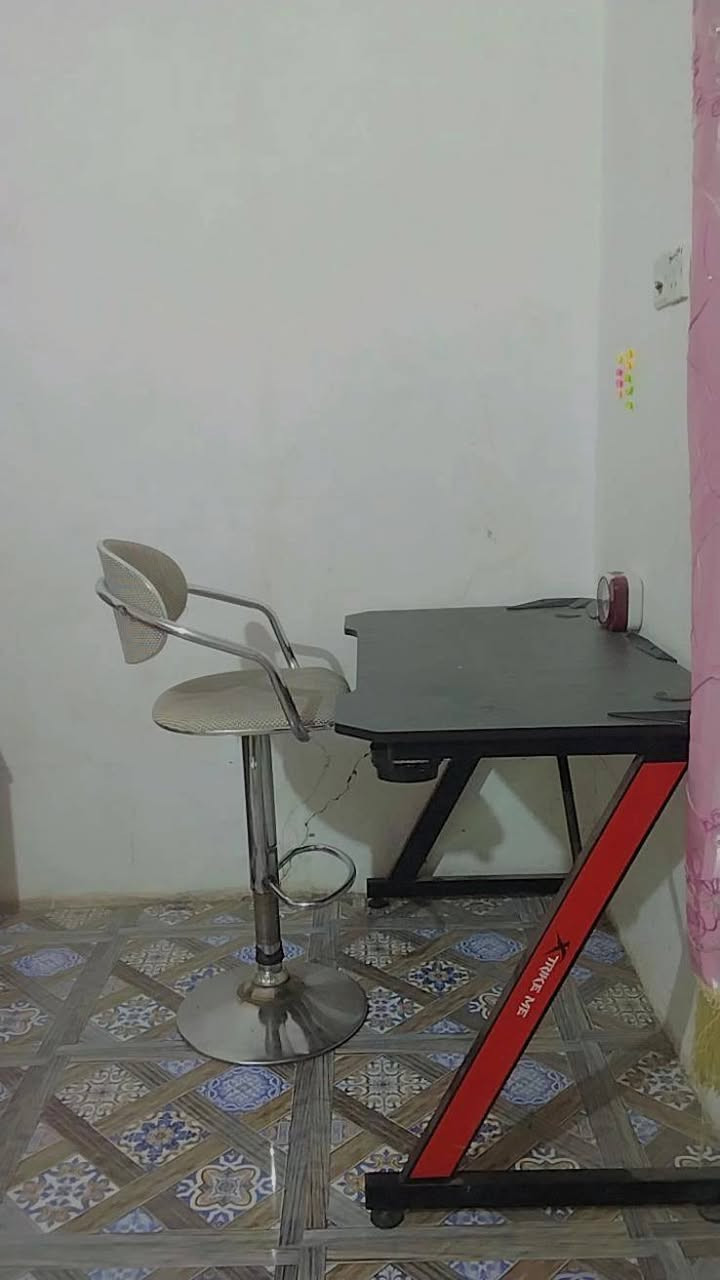 ميز كيمنك ويرهم دراسة نضيف السعر 80الف وبي مجال 
والكرسي 35الف جودة ممتازة 

واتساب ***********
