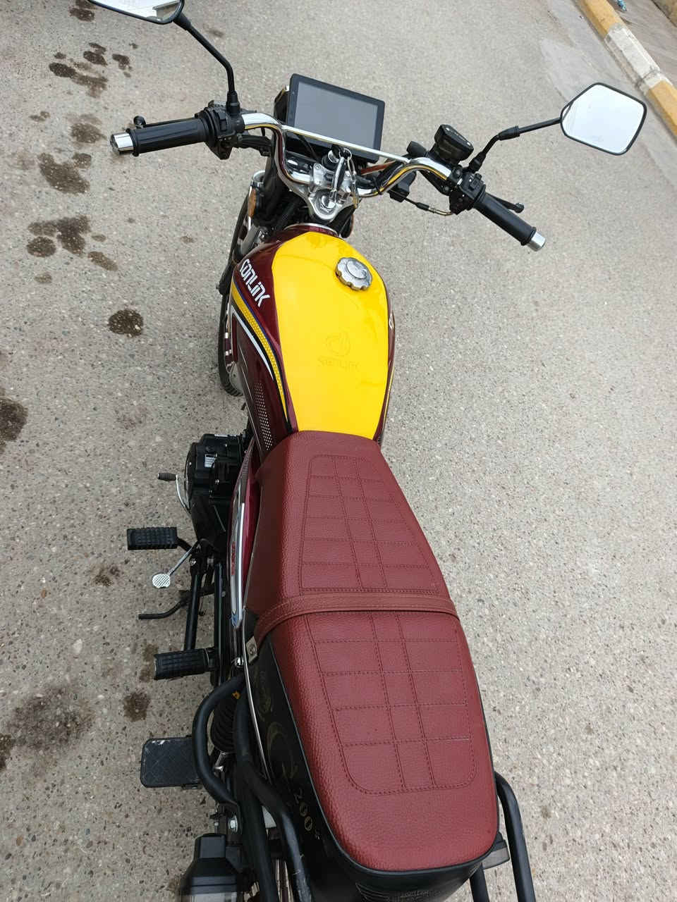 دراجه سولنك محرك 200cc موديل 24 جاهزة من كلشي 
نظيفه مال جناي محرك كير كفاله شلعه معدل فوول نعومه اوراق منفيس تشغيل عن بعد سويجات 2+بصمات 2؟ العنوان فلوجه... السعر 900... ***********
