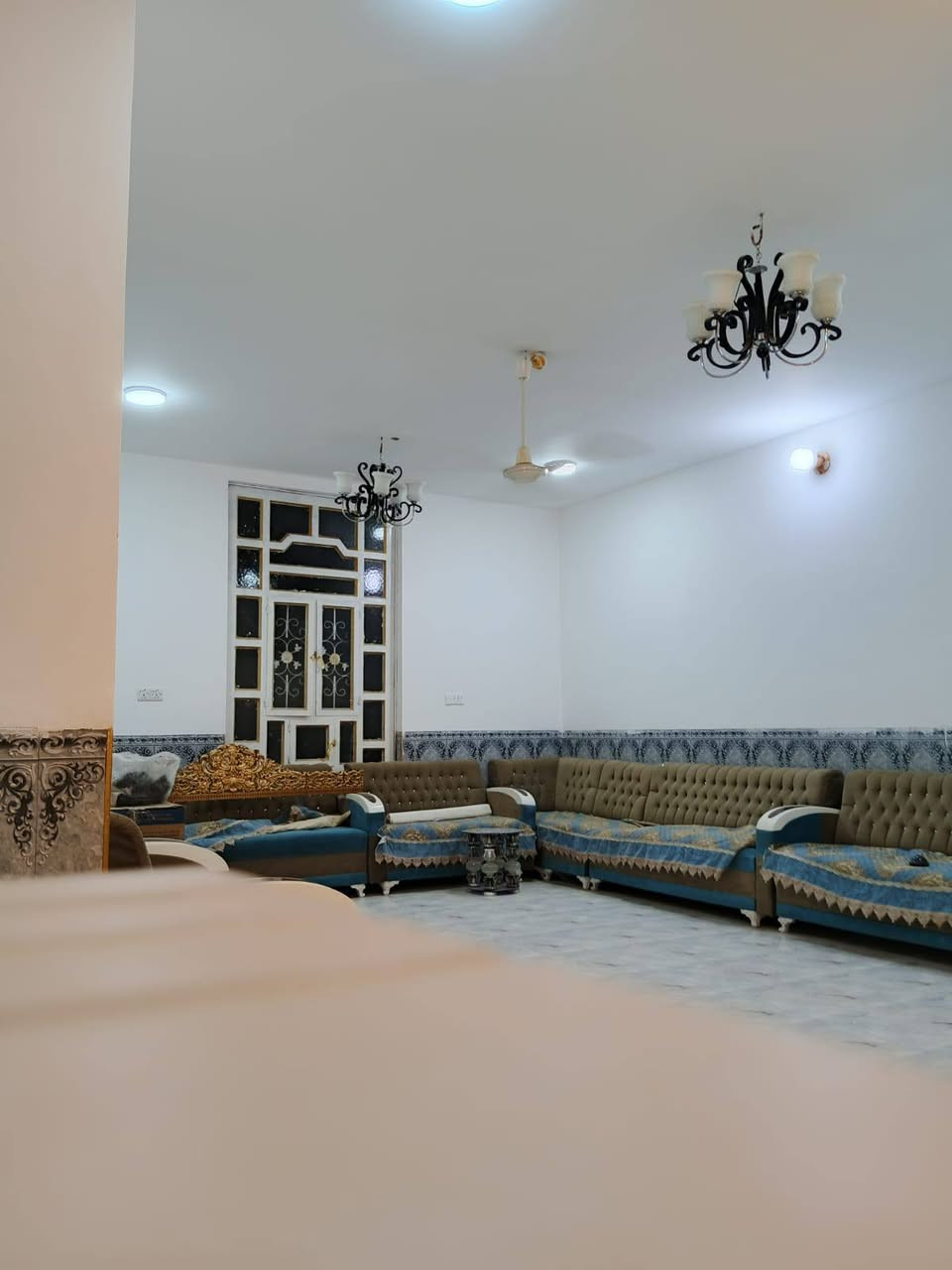 مشتمل مؤثث للإيجار في الرمادي الصوفية قرب جامع النور 

يتكون من غرف نوم عدد 2 وصالة ومطبخ وصحيات 

سعر الايجار 400 الف .

كافة الخدمات متوفره من ماء وكهرباء وطنية و مولد.

ـــــــــــــــــــــــــــــــــــــــــــــــــــــــ.

📍 للمزيد من التفاصيل يمكنكم زيارة مكتبنا:

مكتب شمس الرافدين للعقار   – الرمادي / شارع 40 – قرب مرطبات دريم لاند.

📞 أرقام التواصل (واتساب متاح):

*********** ✅ عبدالغني الفراجي.

*********** ✅ عبدالغني الفراجي.

نرحب بكم دائماً لزيارتنا والاستفسار عن أي عقار يناسبكم.
