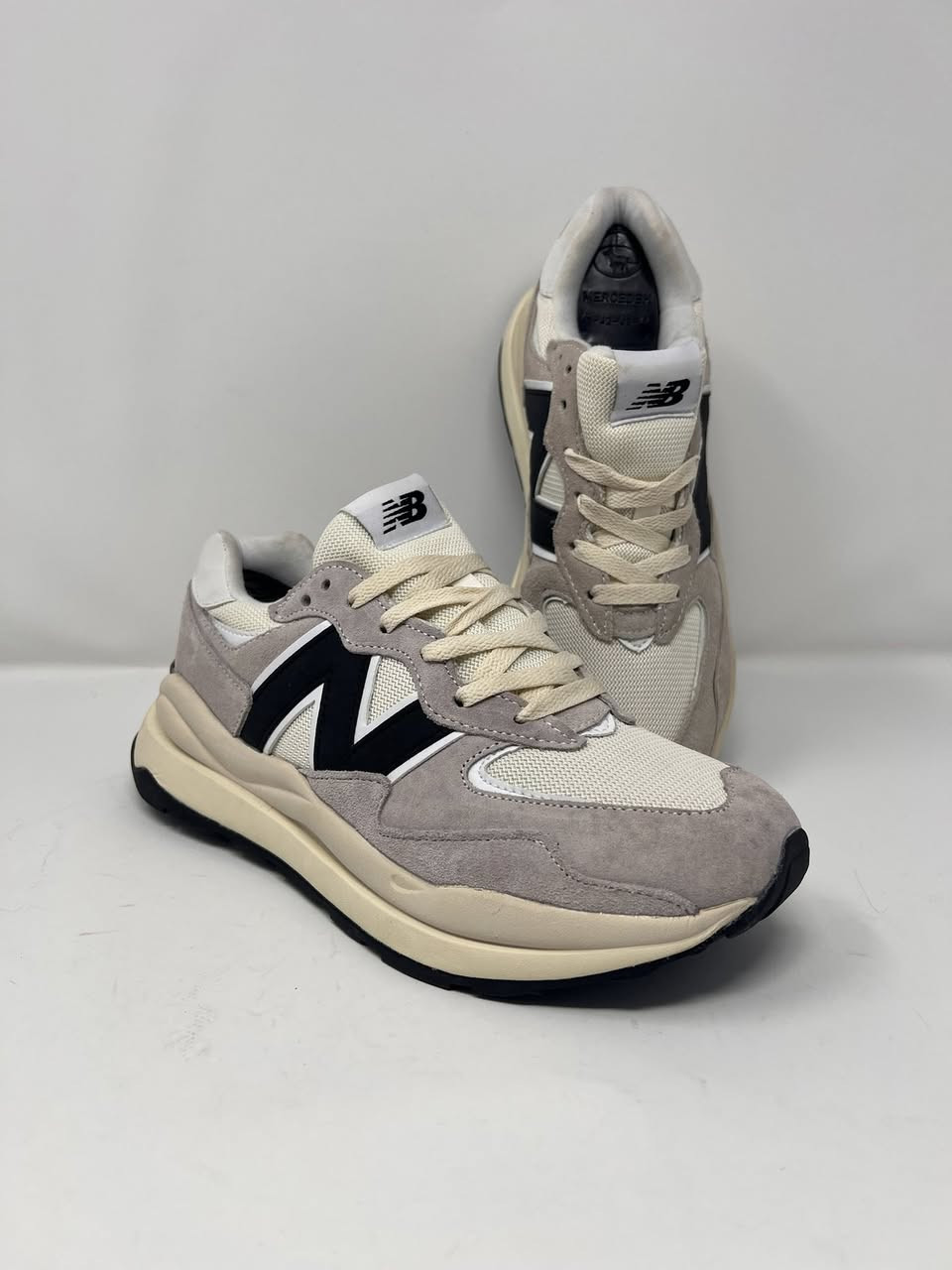 التحفة الفنيه، نيو بلنص، حجم 42 تلبس 41
القطعه نضيفه جدا، باله نضيف، السعر 25 الف دينار قفل
ادخل انستا شوف القطع الحلوه المتوفره
https://www.instagram.com/hermes.storex?igsh=MTQwdWQ4OTZ1YmxoMg%3D%3D&utm_source=qr


**إذا كنت صاحب هذا الإعلان وتريد حذفه لأي سبب، رجاءا أرسل رسالة إلى الدعم الفني**