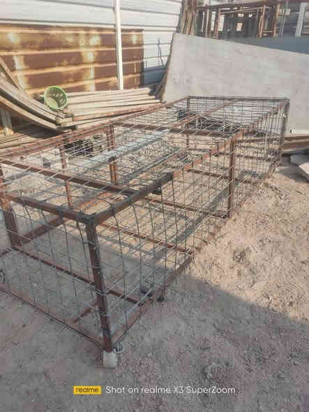 سلام عليكم ميز حديد البيع سعر150وبية مجال طول الميز 2ونص العنوان كرمة علي رقم ***********
