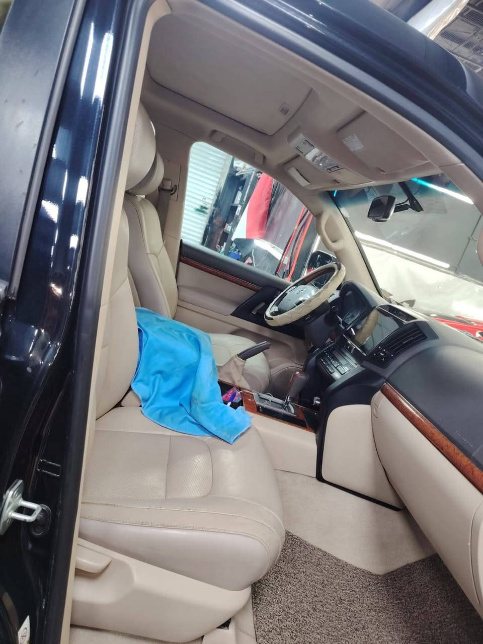 جكساره موديل 2013 مقفوله كفاله عامه يعني كفاله باسم السنويه مكانها المنصور شارع 14 رمضان سعر ٣٦ وب مجال ***********
