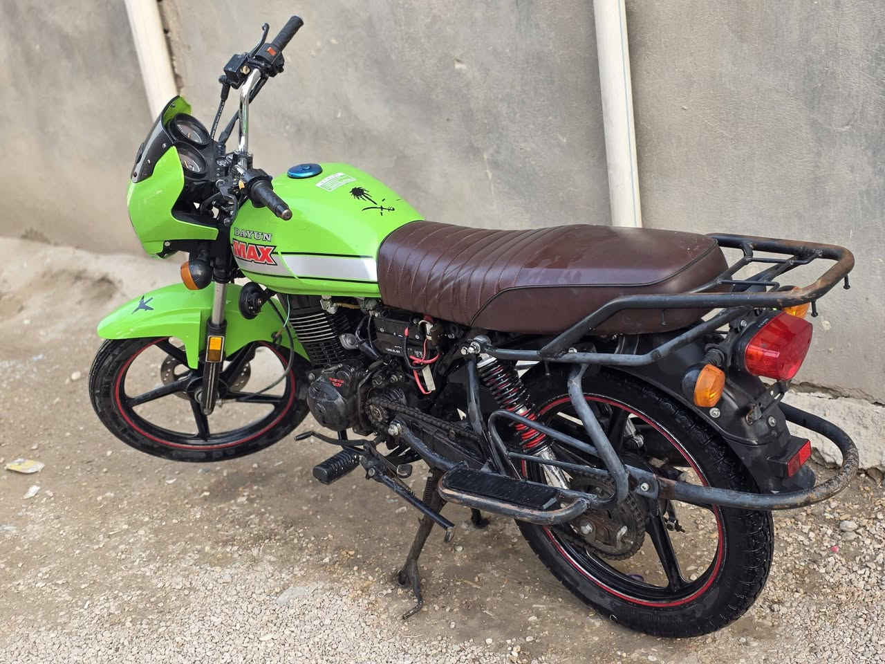 السلام عليكم اخوان دايون للبيع مديل 22  دراجه كدامكم نضيفه كلك كلك بدون اوراق سعره 750  وبيهه مجال الي شراي يتفضل يراسلني لو يتصل ع رقم (***********)  او يتواصل وياي واتساب سبب البيع متوازي ع فلوس يشهد الله  مكاني النجف
