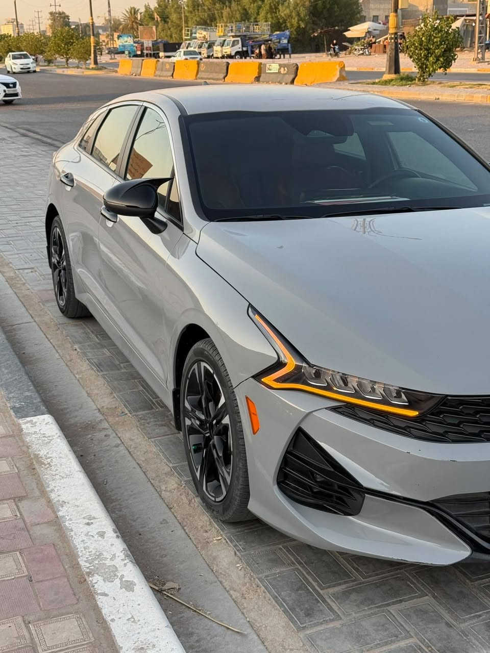 السلام عليكم. السعر 165بيه مجال
- kia K5 GT-line 
- 1.6T 
- AT-8speed 

فول مواصفات بس بدون فتحه

- رادارات+ توقف ذاتي 
- مثبت سرعة تفاعلي+ تشغيل عن بعد
- تدفئة كشنات
- قيادة نصف الية بالخطوط 
- تدفئة ستيرن 
- داخل احمر جلد
- 5 انظمة قيادة : smart+normal+sport+costum+snow 
اشاره ترحيب 
السيارة ماشية 29ميل
حادث فقط جاملغ
مكان كربلاء
***********
@إشارة
