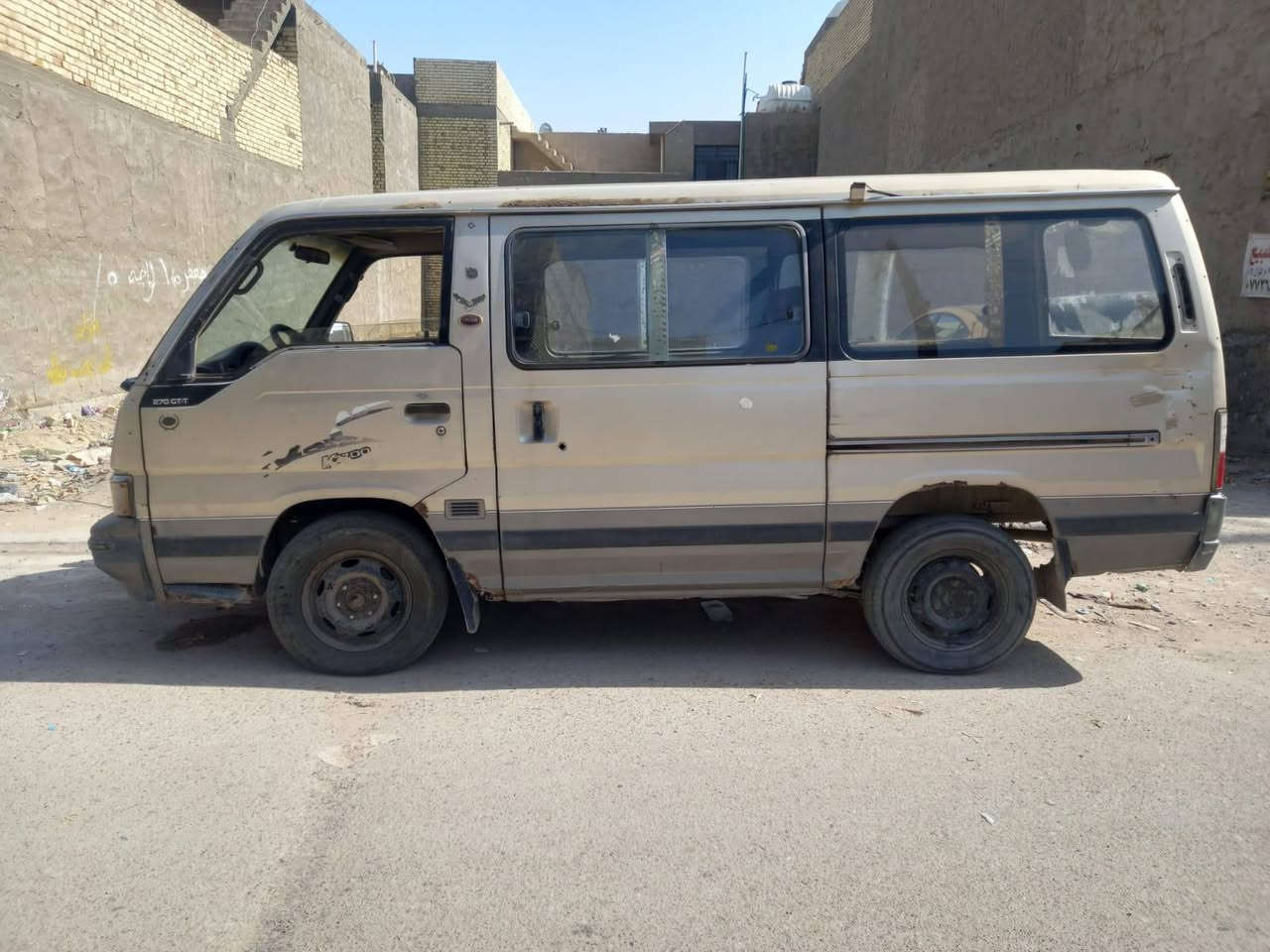 سلام عليكم للبيع او المراوس ؟ نيسان اورفان حمل11 بلاص حاليا بس كشن واحد مديل 90رقم الماني واسط حمل سنويه نفذه من 20 صاحبها شرعي يمي بغداد مكينه 4 سلندر اوتوماتيك  مكينه وكبر بلاديات خير من الله سياره صبغ بلادي وكهربائيات كلها شغاله  صدر 70 بالميه نضافته
رايدها ب24 وبيها مجال 
عنوان بغداد كماليه بستان للاستفسار  ***********
