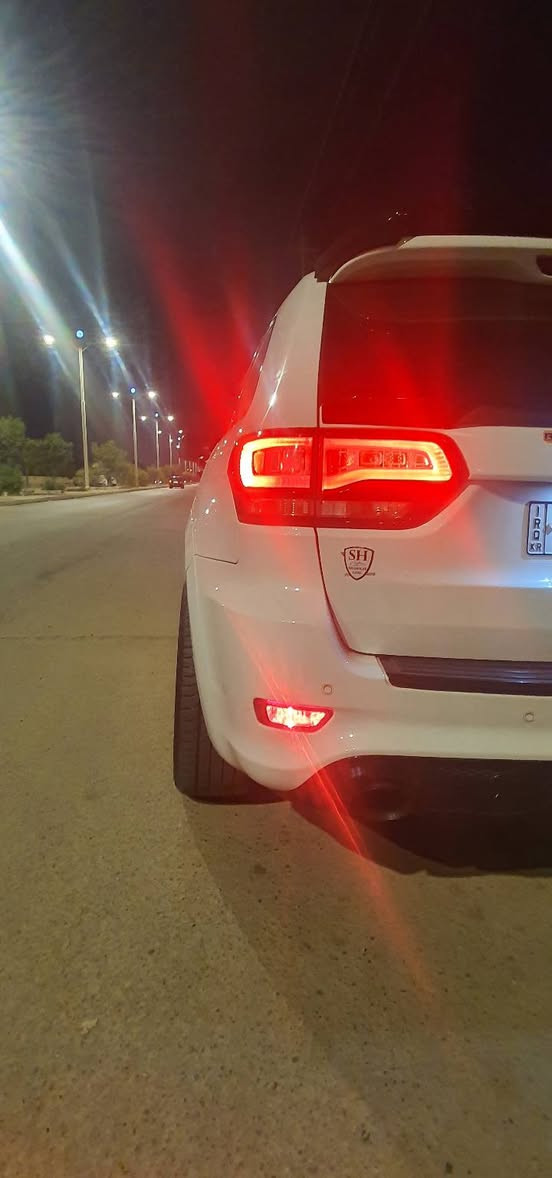 للبيع او مراوس حسب القناعه 
النوع : Grand Cherokee SRT 
سنة الصنع : 2015
حجم المحرك : ٨ سلندر ٦.٤ لتر 
المستورد : كندا 
حالة السيارة : كلين تايتل  بالعراق بيها جاملغ وشويه بلباب 
بدون ايرباك  بدون دواخل
المواصفات : 
رادار امامي 
فتحة سقف بانوراما 
مقاعد كنتارا + جلد 
سقف كنتارا 
مقاعد هيتر + تبريد + خزن 
ستيرن هيتر 
كاميرا خلفية 
حساسات امامية + خلفية 
اضائات امامية و خلفية LED 
سماعات من نوع Harmon/Kardon 
٥ وضعيات قيادة 
ويل قياس ٢٠ انج 
بريكات Brembo 

رقم دهوك مكانها بغداد
——— 
السعر :  خاص اتصل أو راسلني وبلخدمه
*********** بي واتس
