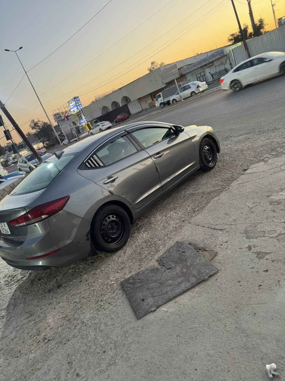 السلام عليكم النترا 17بيه 4قطع صبغ حادثه مال امريكه بنيد والجوملغ او حافت الغد شي كلش بصيط مكينه كير تبريد كلى تمام صدر جديد سنويه ورقم جديدبغداد نص فول السعر 107وبيه مجال مكانه بغداد حي الجهاد اتصل ***********
