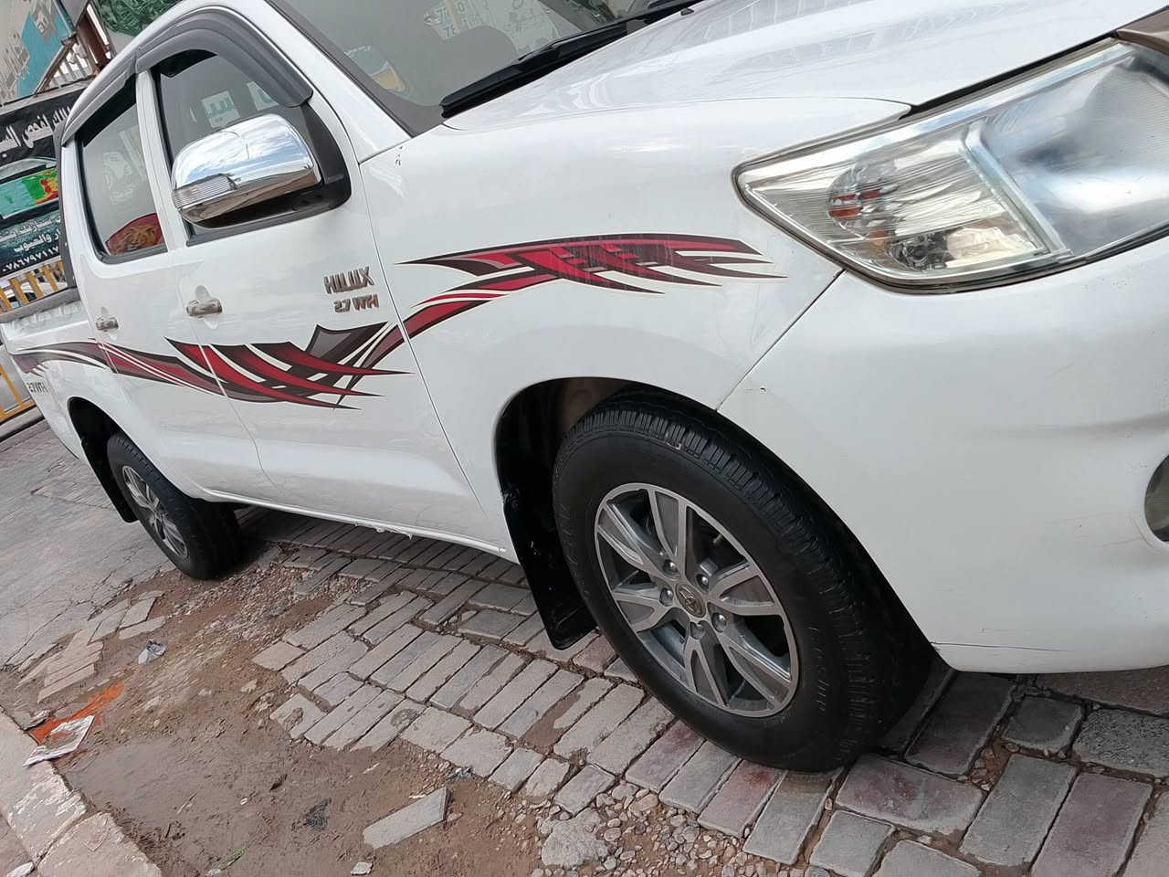 .السلام عليكم 
تيوته هايلوكس موديل 14 كير اوتوماتيك 
سياره ماشيه سياره 130
رقم سليمانيه نكليزي سنويا جديد هزه جديد 
تحويل مباشر 
سونار موجود بل منشور 
كير محرك تبريد مكينه كفاله عامه 
تخم تاير شواصي مكفولات 
دوخل نظيفه سياره حلو معنا الكمله بل عافيه ياخذها 
سياره جاهزه من كل نواحي
***********
