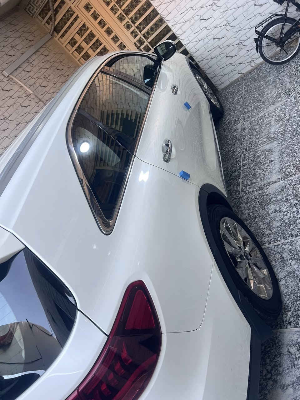 كيا سورنتو خليجي
رقم اربيل 
موديل 19 شكل ال٢٠ 
دبل شباك شكل الجديد 
لون ابيض 
٦ سلندر ٧ راكب 
فوووووول مواصفات بدون فتحة 
بصمتين: تشغيل وتقفيل 
بردات خلفية اصلية 
الباب الخلفي كهربا
كشنات جلد اصلي 
كشنات ٢ كهرباء
شاشة كبيرة اندرويد 
جي : بي: اس : خرائط طرق 
كامرة دوارة اصلية 
حساس امامي وخلفي 
مري شفط مع القفل 
تحكم استيرن فول 
حاكية : ابلوتوث: اوكس 
كيجات السرعة زئبقية 
نظام ايكو درايف 
نظام سبورت ورياضي وعادي 
تبريد ابيانو لمس 
تبريد ٣ قطع ثلج 
مانع انزلاق وانحدار 
اضواء ترحيب بليدات 
علامة سورنتو بلدوسة 
لد امامي وخلفي 
لايت زنون اصلي 
اشاير بلمري 
يدات نيكل اصلي 
ويل اكروم ١٩
تخم تاير جديد لك 
ماشية 120 اصلي  
كير ومكينة وصدر وحدادية وتبريد كفالة عامة 
بدون ضربة وتبديل وبارد ورصعات وصبغ عدى بارد صغير فقط اصلا ممبين
سيارة جديدة ومال بيت مابية اي نقص 
السعر 220 وبيها مجال قليل حك الجيه 
للاستفسار اتصل *********** عنواني البصرة
