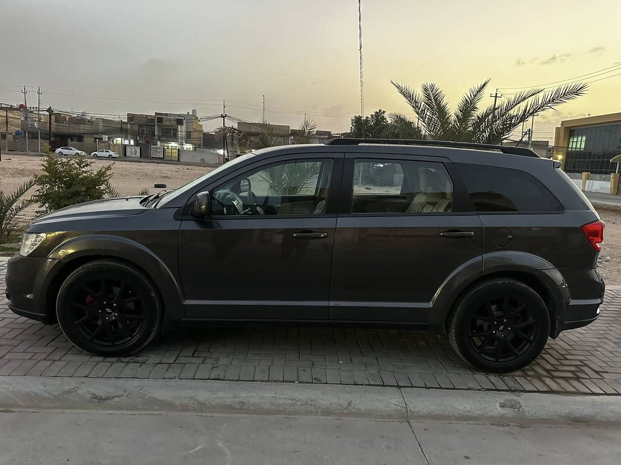 السلام عليكم دوج جورني 2018
سته سرتدر 3600 
٣ قطعه تبريد
كامره حساسة
مثبت سرعه 
دواخل نضيفه سياره استخدام شخصي 
حداديه جديده 
راديتر مال مي هيمي ٣ خطوط 
١٥٥ وبيه مجال عنواني كربلا 
سياره بجم كبس 
***********

***********
