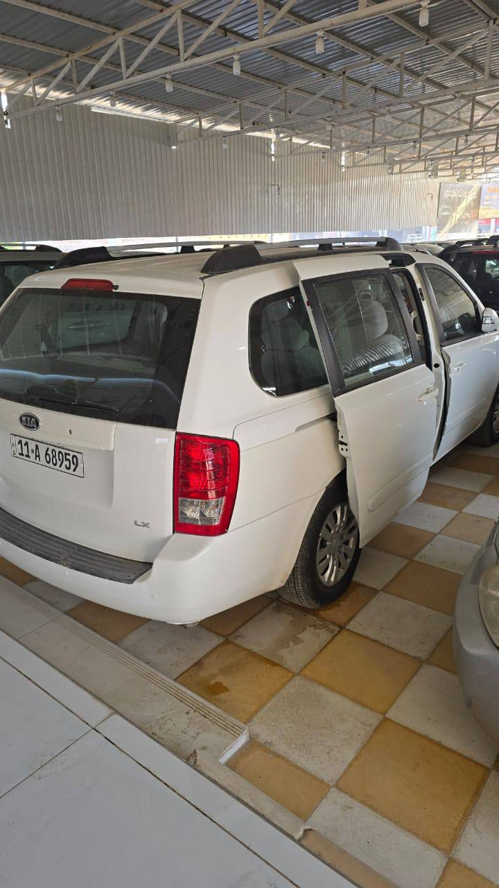 دليل العراق  السيارات 
سيدونا موديل ٢٠٠٨ بيه جاملغ امامي مبدل وجاملغ خلفي مصبوغ ولباقي كفاله السعر ١٤٠ وبيه مجال
رقم الهاتف+واتساب ‏‪***********‬‏
