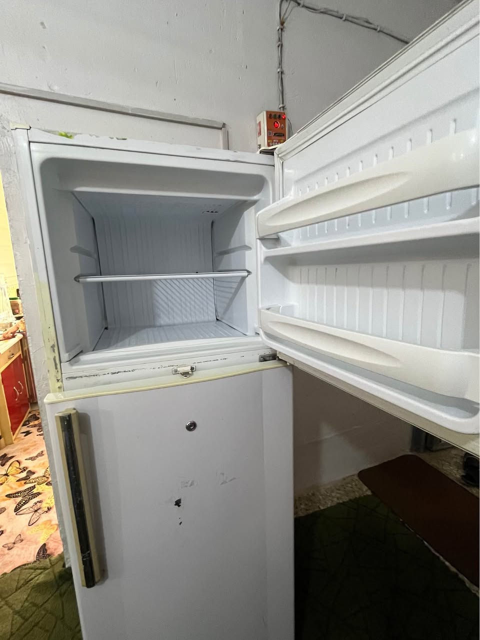 ثلاجه كبيره الحجم ٢٠ نضيفه وشغاله وعلى الفحص سعرها 180 وبيه مجال المكان نهايه الشعله منطقه الدهله *********** بغداد, العراق
