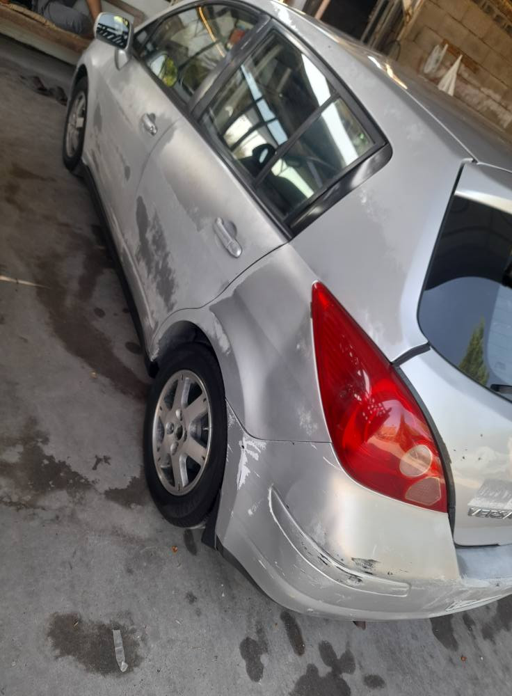 سلام عليكم نيسان فيرسا ٢٠٠٨ هاج باك   بيهة ضرر جهة سايق ٤ قطع  ومضروبة كلير وجارد  وجهة بصف السايق جاملغ الامامي بيهة طخة ومصلحة وضاربيهة كلير هم   وباقي سيارة  بدون صبغ كما موضح بصورة   سيارة حمد الله  ما بيهة اي خلل من ميكانيكيا او صدر كلة تمام
 السعر  65 ورقة  للبيع او مراوس  بسيارة احدث حسب القناعه
***********  
مكاني بغداد  ومتواجد صبح بحي الحسين
