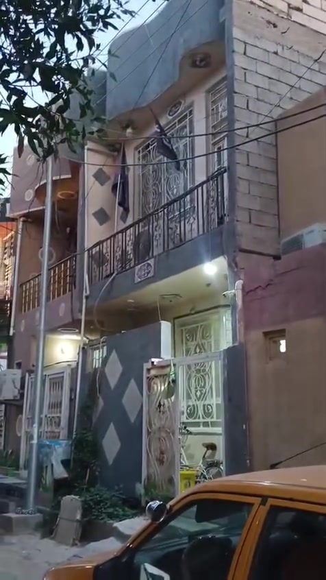 السلام عليكم
دار للبيع كربلاء حي الامام علي مقابل مستشفى الكفيل قرب اسواق برتقاله يتوفر كافه الخدمات قريب عليه سوق قريب على الامام مسافه 10 دقائق بيت نضيف مساحه البيت 63متر طابقين يحتوي على 3 غرف واستقبال 3 حمامات ثنين داخلي واحد خارجي واجهة 5 نزال 13 للتواصل 
***********
***********
بي واتساب
