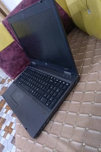 لابتوب hpكوراي ٥ يعمل بحاله جيده للبيع بسعر مناسب بسعر ٧٥ الف وبي مجال...