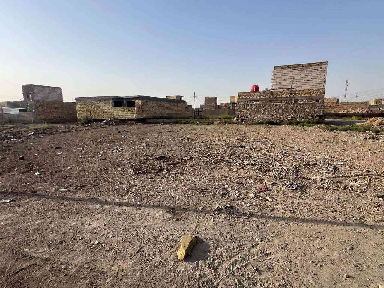 قطعة أرض للبيع
المساحة: 500 متر
الواجهه 23 متر 
النزال 22 متر 
الموقع: المعارة – شارع الحسينية قرب سيد جواد

المميزات:
 • خدمات كاملة (ماء + كهرباء)
 • التبليط قيد الإنشاء حالياً
 • عرض الشارع 7 متر

للاستفسار الاتصال على الرقم:
📞 ***********
