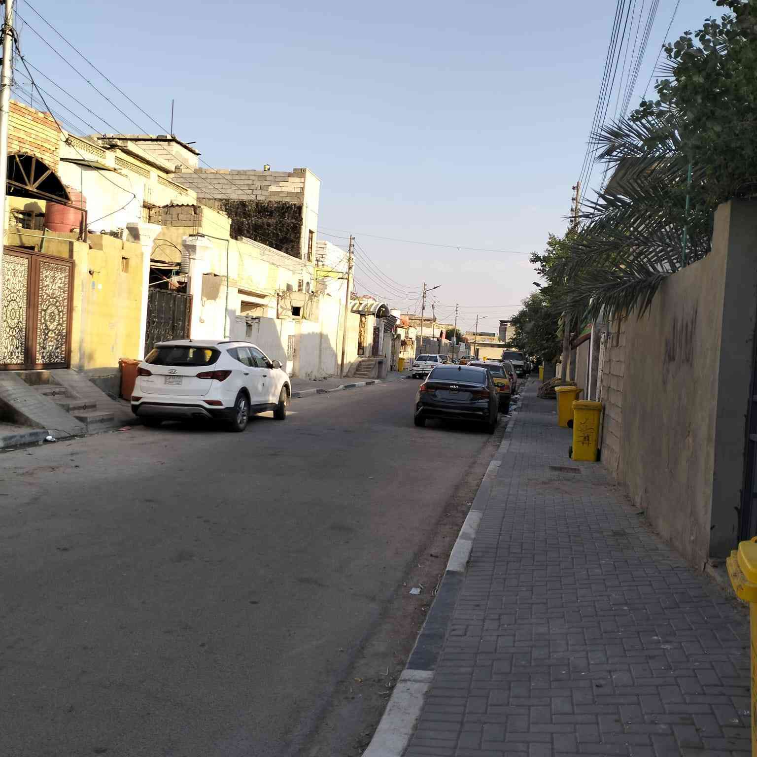 بيت للبيع 
الشراي احولك الراعيه مباشر
مساحة البيت 104متر
نوع الطابو / طابو ملك صرف باسم راعيها 
نوع البناء /كونكريت مسلح بناء بلوك
 طابق واحد
التفاصيل / يحتوي على غرفة كبيرة وهول واستقبال ومطبخ وصحيات داخلية وخارجية وطارمة
الشارع مالتها 8 متر شغل شركة النرجس متوفرة جميع الخدمات
العنوان . البصرة . القبلة .حي الشهداء . قرب مدرسة المفاخر . قريب على سوق القبلة الكبير
السعر / 108 مليون وبي مجال 
مراسلة خاص او واتساب فقط
***********
