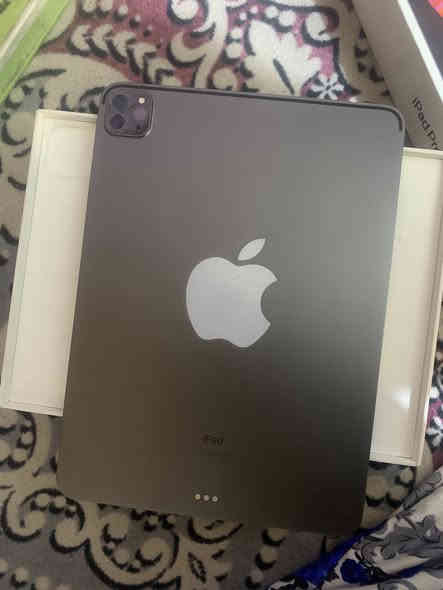 ايباد 11 برو M1 ذاكره 128. 120 فريم  بطاريه 88  جهاز كلش نضيف بي بس هاي طخه بشاشه ابد مامثره ع ايباد  مكفول ابد مادخل تصليح  السعر 550 بي مجال قليل  كامل ملحقاته   كيبل اصلي مكاني بغداد شراي يتصل ***********
