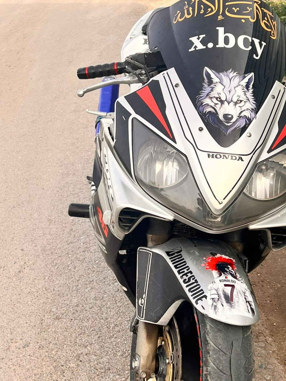 سلام عليكم بطح افوراي 600شلعه فول معدل ✈محركه يخبل الدراجه ممفتوحه بلادي كفراته شويه تعبانات بيهن شخوط غير هاي مابيه شي الدراجه تخبل مال جناي دهن كله امزويل مداريه كلش  صالنصه كاتم  ب 27وبيه مجال الشراي لاستفسار ***********
