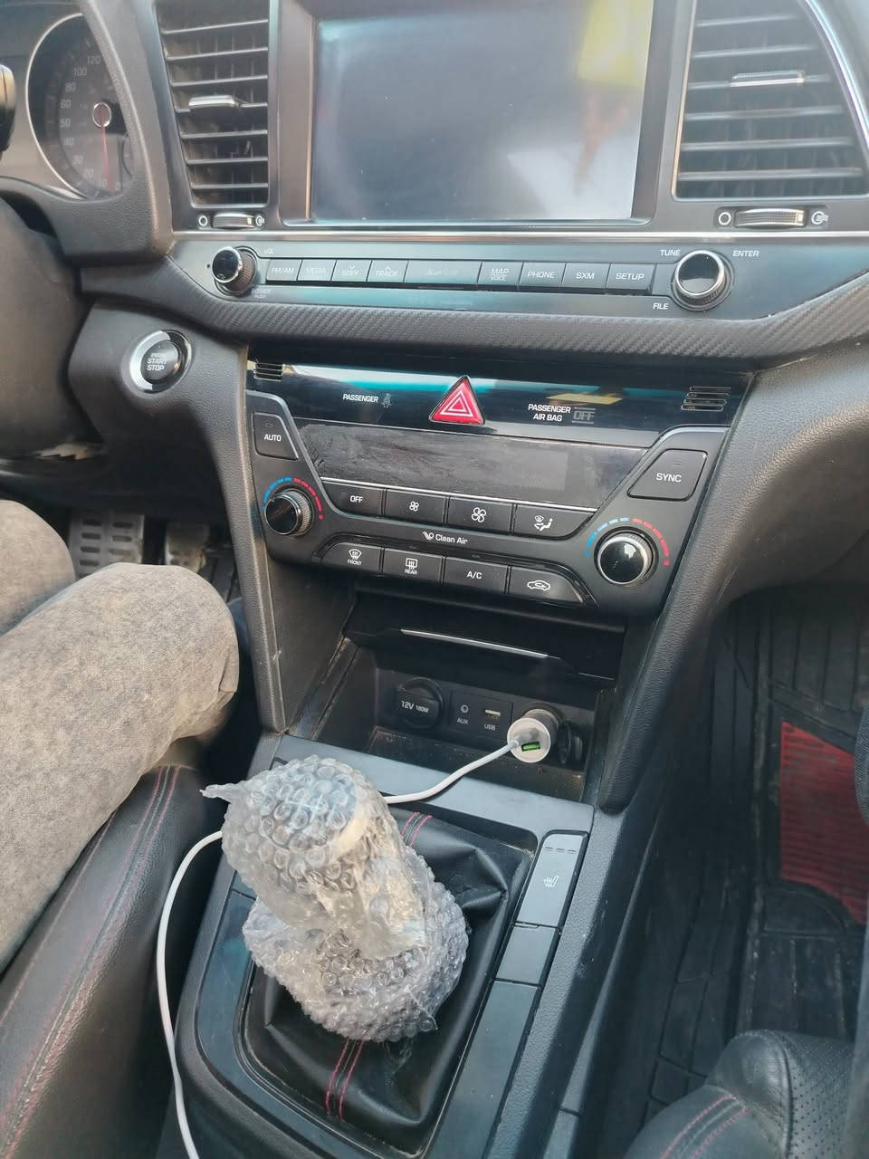 سلام عليكم سياره جديده 2017 سياره جير عادي 7 قير فول مواصفات مراوس وبيع مكان بابل جبله السعر 115$  ***********
