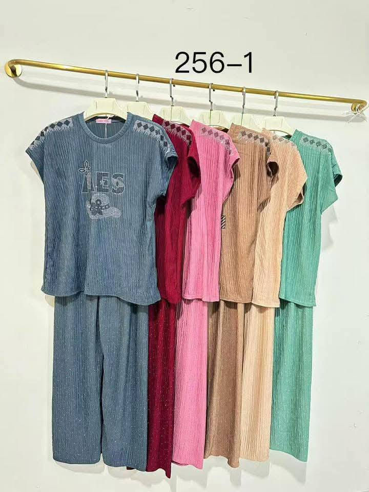 #عرض_تخفيضات_اخر_القطع
تراك خامة كريشه ستراس ✨
خامة تجنن وناعمة عالجسم، لمعة الستراس تخليه يلمع ويخطف النظر 🤍
موديل مريح ومرتب يلبس يومي وطلعات بنفس الوقت

📏 القياس فري سايز
يلبس من وزن 40 لحد 100
#السعر  ٧٠٠٠
يتوفر #توصيل داخل بلد الف دينار


**إذا كنت صاحب هذا الإعلان وتريد حذفه لأي سبب، رجاءا أرسل رسالة إلى الدعم الفني**