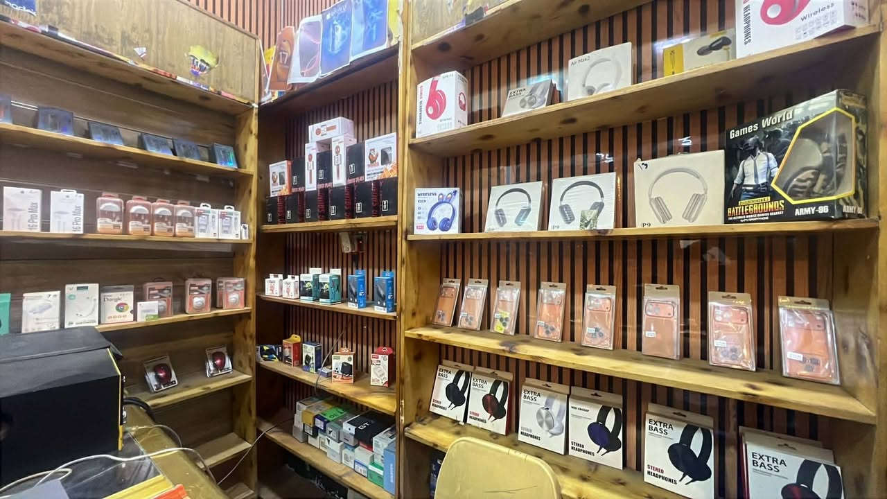 السلام عليكم غراض محل للبيع كلشي موجود بالمحل للبيع 
الرفوف عدد 4 السعر 125
الطابعه 150 وبيها مجال 
الحاسبه ب 100
السبلت جديد طن ونص السعر 250
الميز المنيوم خلي سعر واخذه
وباقي الغراض كلهن جمله 
العنوان ناصريه مركز شارع عشرين


**إذا كنت صاحب هذا الإعلان وتريد حذفه لأي سبب، رجاءا أرسل رسالة إلى الدعم الفني**