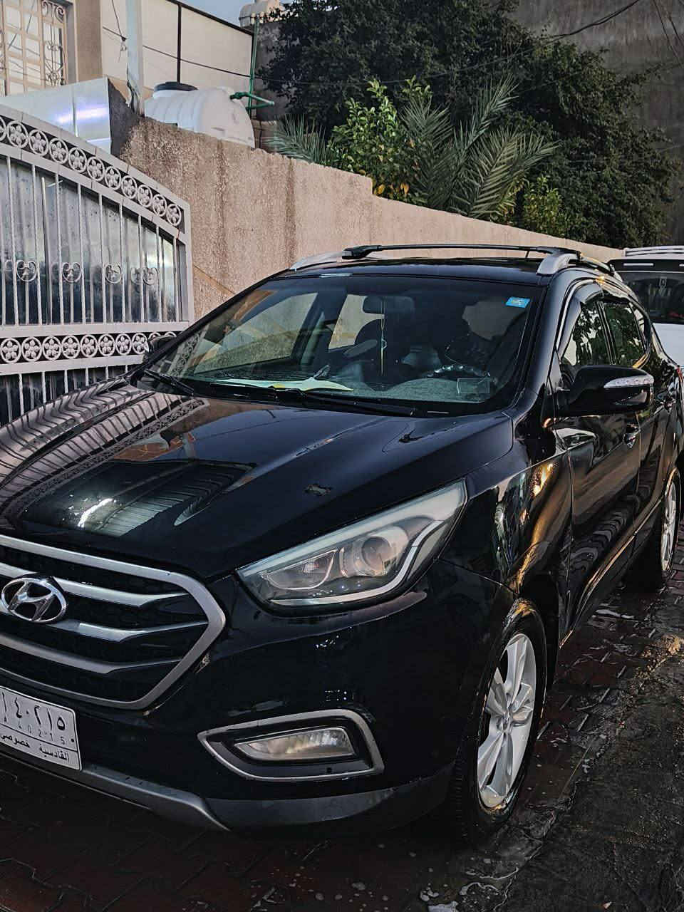 السلام عليكم
توسان 2013
وارد امريكي
 محرك 2400 دوش ممفتوحه
حادثها بنيد ومعمر نفسه
وجاملغات امايه فقط 
وبدون دواخل 
ليبل واحد 
ماشيه.121الف
سنويه ل2028
مشروع وطني 
المواصفات اعتيادية تحكمات وتدفئه كشنات
كشنات مخمل جلد
داخل لونين قرمندي
السياره بسمي شرط التحويل
السعر 130
 العنوان مشروع المسيب 
***********
