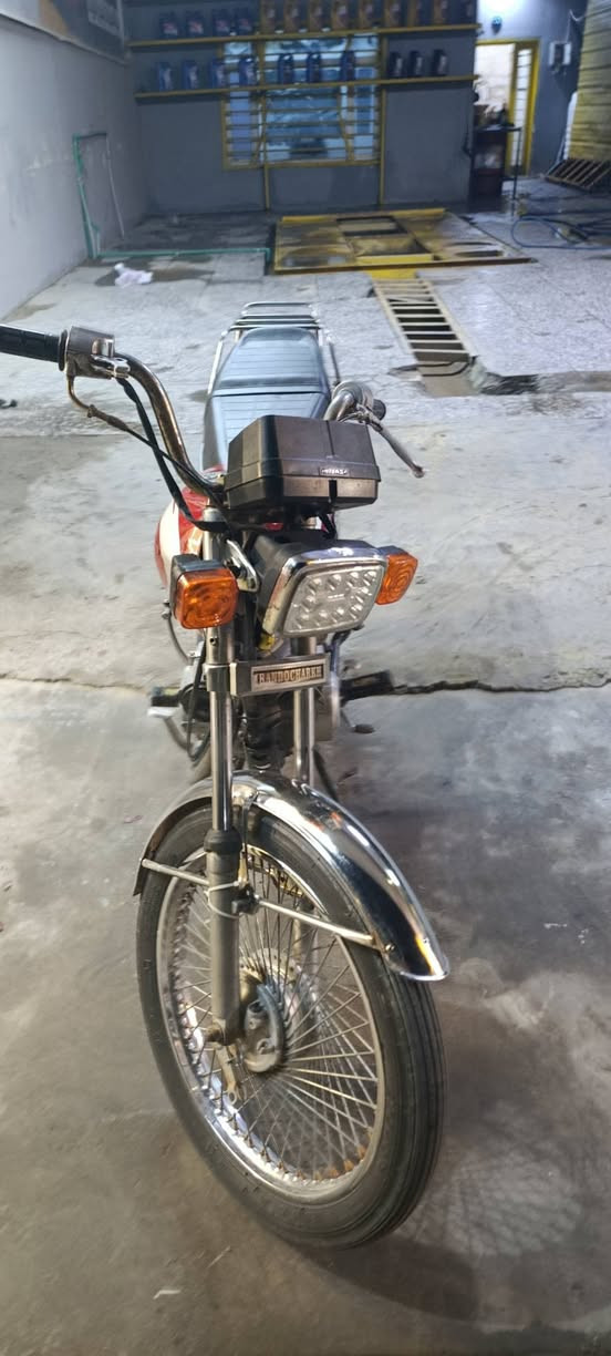 سلام عليكم دراجه شاصي مديل 2012وراق بس ورقه شككن ونتهن يعني بيعك كلك  درجه جانت مخزونه توه عمرته درجه حلوه ورن ما تريد روح بيه كله جديد ضفيره باتري لايتات بعد هوه تعمير جديد درجه شوفه زين و راسلني سعر 350


**إذا كنت صاحب هذا الإعلان وتريد حذفه لأي سبب، رجاءا أرسل رسالة إلى الدعم الفني**