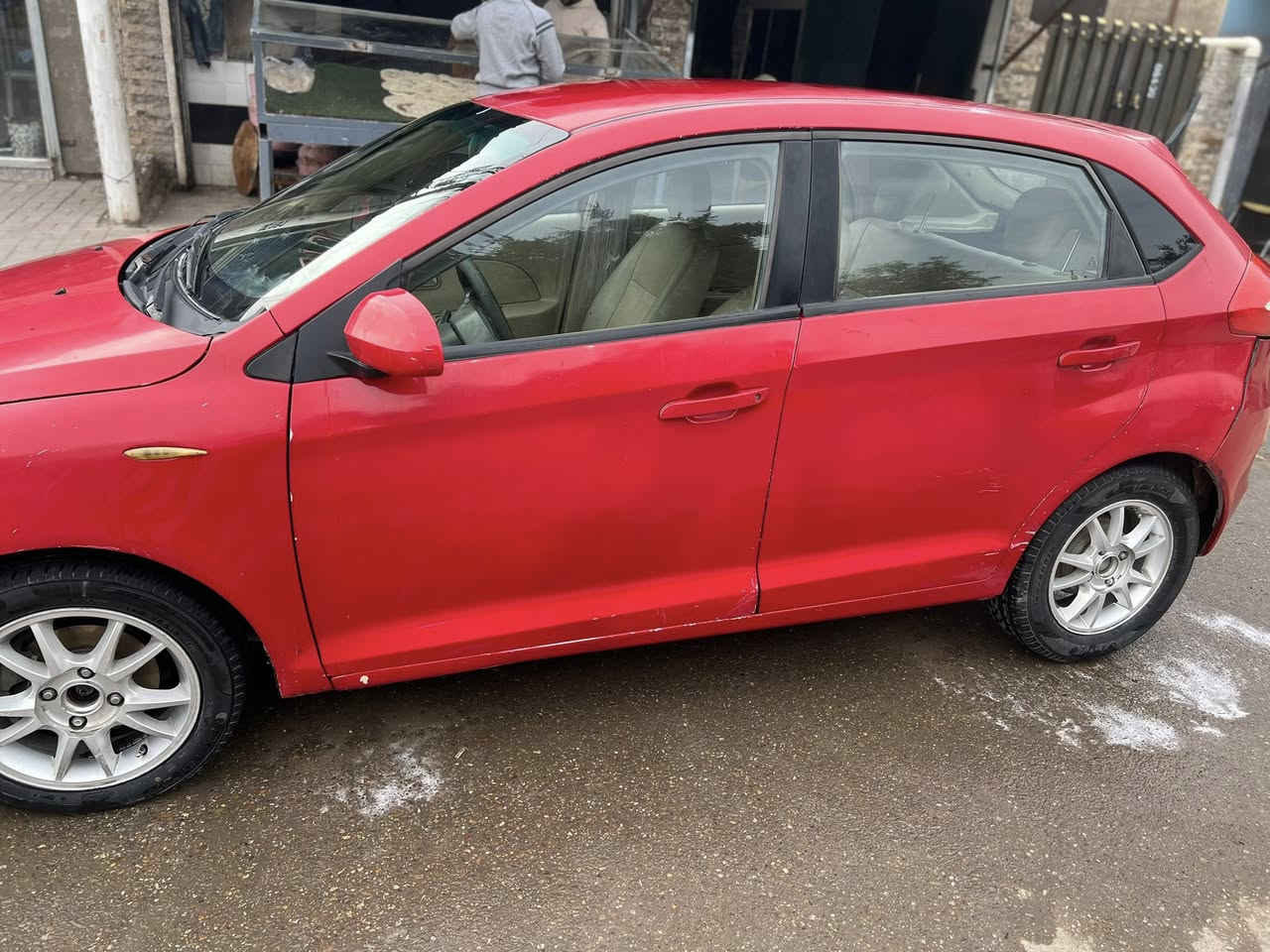 سلامعليكم فلاوين موديل 2013مكينه معمره جديد قبل سبوع بساتم سيفيا  يعني متعوج ولف تخم تاير جديد مكاين جام امامي جدد وبيهة شاشه تبريد شغال ثلج سنتر لك اربع جام يصعدن السياره كلش حلوه وناعمه  نقصهة الكير يفلت النمره الاولى ودبلات امامي  السعر 30 وبيهة مجال قليل***********
