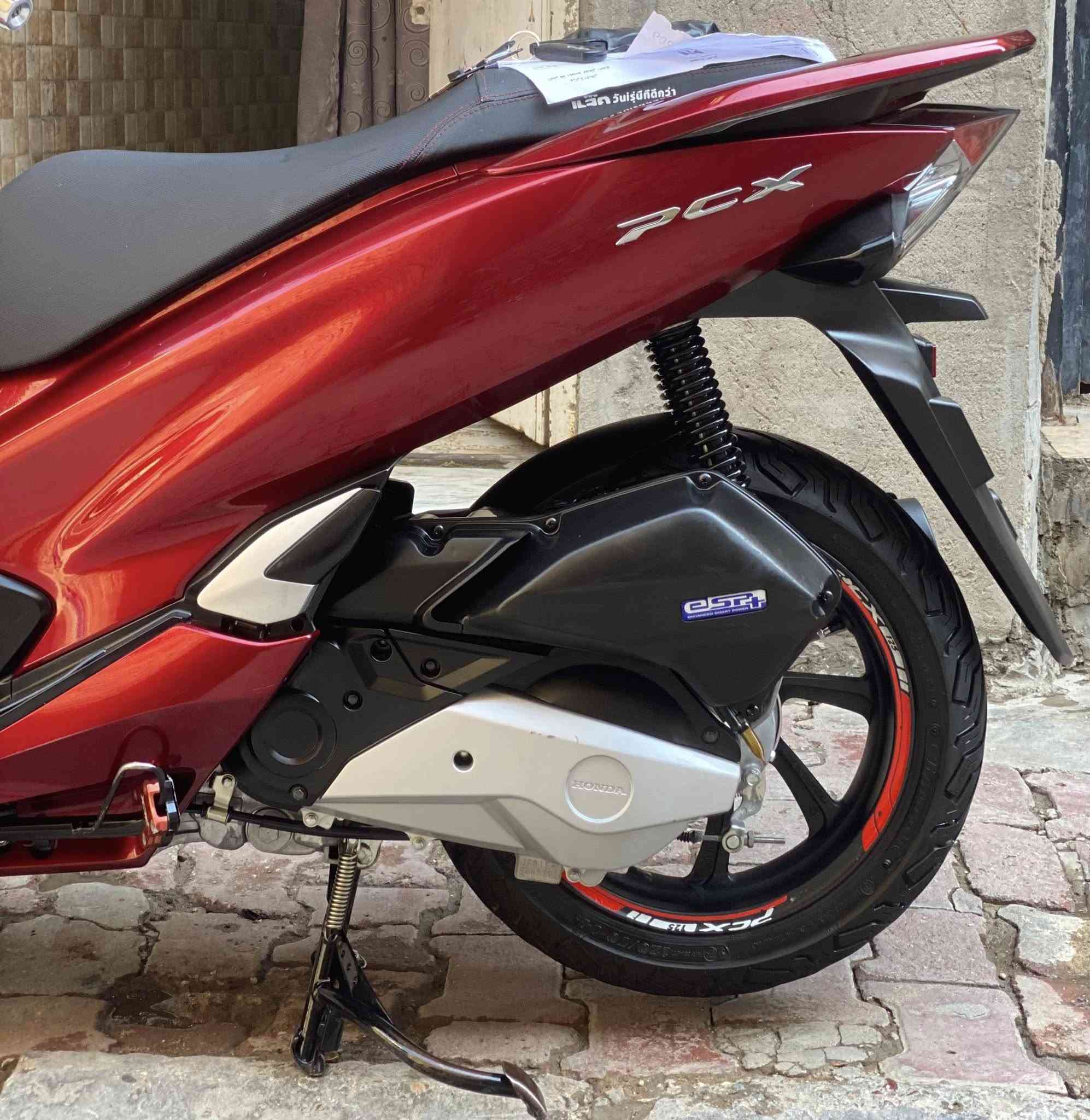 السلام عليكم للبيع
دراجة pcx بصمة ياباني جيل ثالث 
مال مزاد نازلة من كلشي وكلاشي ( كارتون ) 
رقم الشاصي JF81 - 1044059

لون مميز ماروني او كرزي 
حجم المحرك 125cc 
عداد المسافة 21 الف حقيقي 
ورقة مزادها وياها شرط 
بصمات عدد 2 + مفتاحين طوارئ 
تايرات الوكالة مشلن امامي + خلفي 
ستيكرات ويالة عمل اصليات 
حساس زدحام + ستان كهربائي 
عده سباين + منفيس اصلي + ورقه مزاد 
دراجة مكفوله كفاله عامه من باب تاخذها 

العنوان النهظة شارع شيخ عمر 
قرب باجة الحاتي رقمي 
***********

