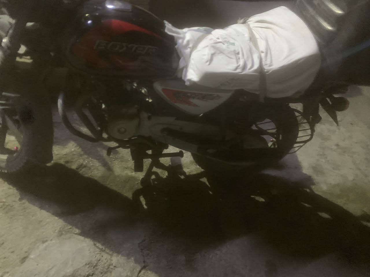 السلام عليكم للبيع بوكسر ٢٣ مرقمه باسمي تحوليه ثاني يوم سعره مليوينين و٦٠٠ وبيه مجال مكاني شارع حيفا ***********
