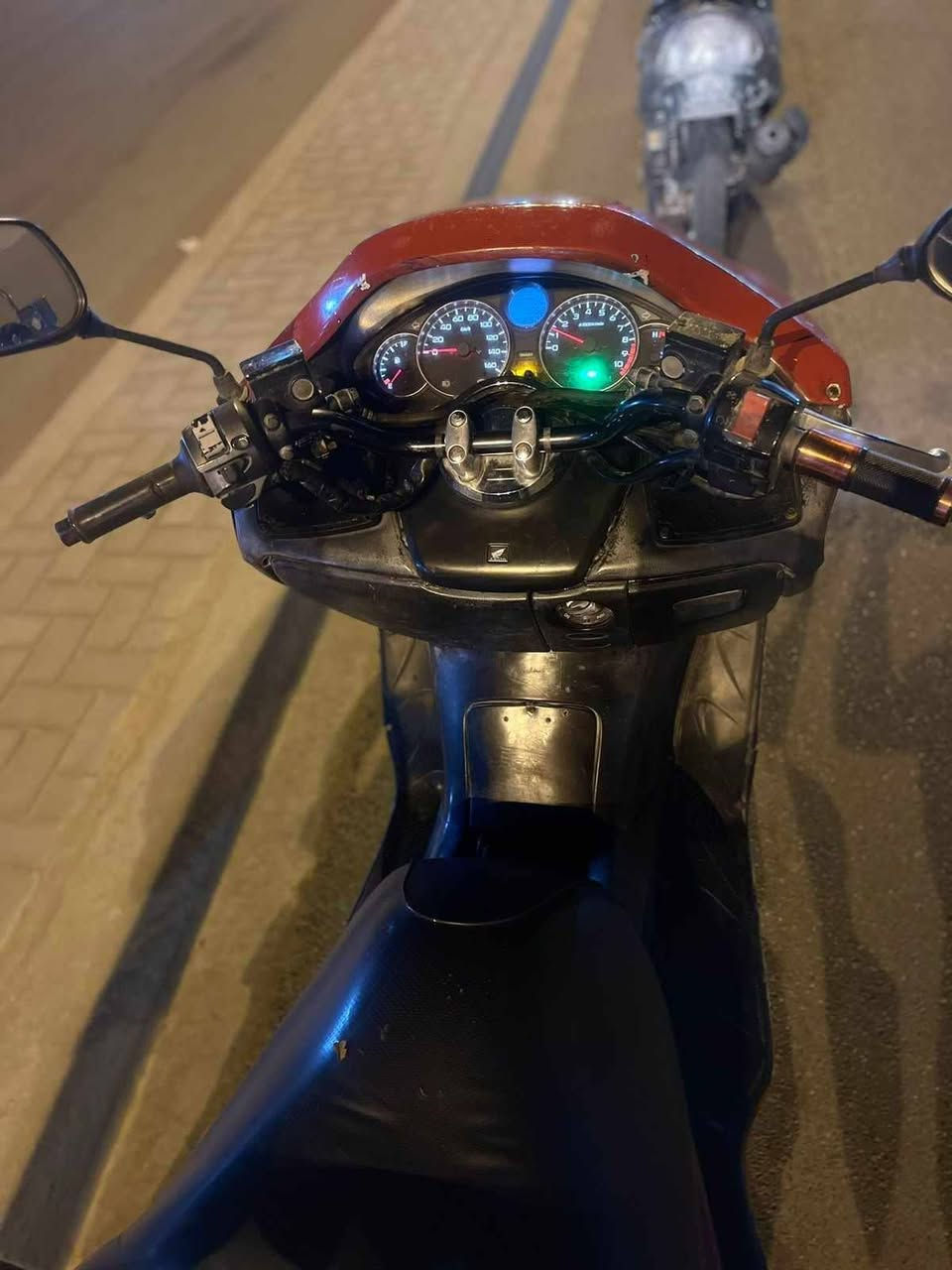 سلام عليكم دراجه فورزه للبيع 0.8دراجه نضيفه فول مواصفات ناقصه فقط ويل خلفي مكاني بغداد حي العامل للستفسار *********** السعر ٤٠٠ وبيهه مجال
