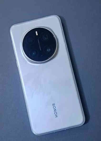 هونور ماجيك 7 برو نظيف  + ساعة هونور ووتش 4 
شاحنة وكيبل أصلي مالته
مكاني بغداد  
سعر 950 الف 
للتواصل *********** . ماعندي ماسنجر
