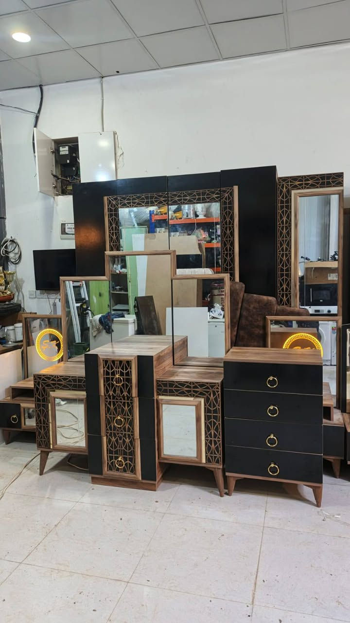 غرف نوم اخو الجديد  7قطع .سعر الغرفه 450وثانيه 500الف .مكانهم معرض هولير سايدين زيتون للاستفسار واتساب ***********.ابو احمد .
