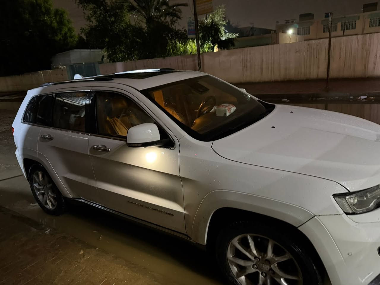 جيب كراند شيروكي
موديل 2017
لون ابيض ثلجي
ادوات حديده السيارة 
متوئم كامل شرط الحاسبه 
ارقام اصلية
كصة وحده فقط
سومات اعله فئة بلجيب فول للاخير معروفه مواصفاته
وارد كندي داخله كلين
رادار امام
رادار خلفي
رادارات جانبيه
دمام خلفي+سستم سماعات هارمن كار
تبريد تدفىه كشنات امامي
تدفئة كشنات خلفي
حساس امامي خلفي
لايت خليجي ابو اللد
زراك لايت
ترحيب علامت سومات انارة عند فتح الباب
جنطة كهرباء
وضعيات قياده 
مري شفط
تشغيل عن بعد
دواخل مو اسود لون قهوائي
ايرباكت كله سليمه
تبريد ثلج
السيارة مفتوحه سرعته شرط 240 تقفله
محرك مبدل مال 2014 
انسه الاود ونز كله بانزين عادي
وبعد بيه مواصفات هواي
السعر 105 وبيه مجال
استفار اتصل
***********
