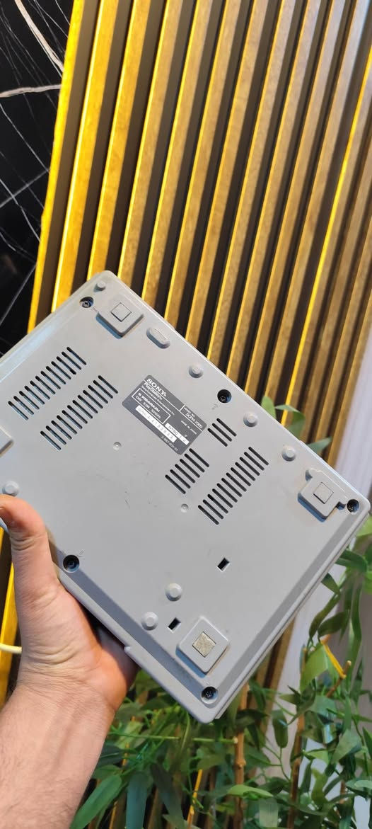 بلي ون للبيع عدسته موتمام بعده لوك اصلي جبته من تركيا بوكته فقط جهاز ب١٠ واذا ملحقات وياه يختلف 
***********
