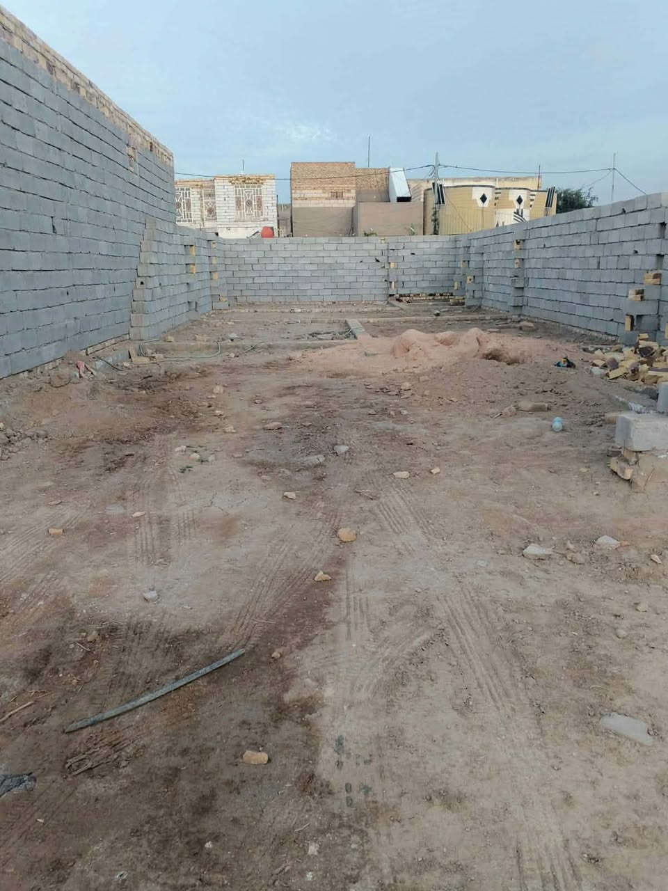 قطعة ارض للبيع سند 25 بأسمنه اساس مبني طابوك داير ابلوك المساحه 150م 7.5×20
غرفه وصاله ومطبخ واستقبال وحمام داخلي سويت مع الغرفه وصحيات خارجيه مع كراج كبير
حي الامين قرب ملعب الشهيد جمال شارع المصطفى عمود 621
للتواصل ***********
