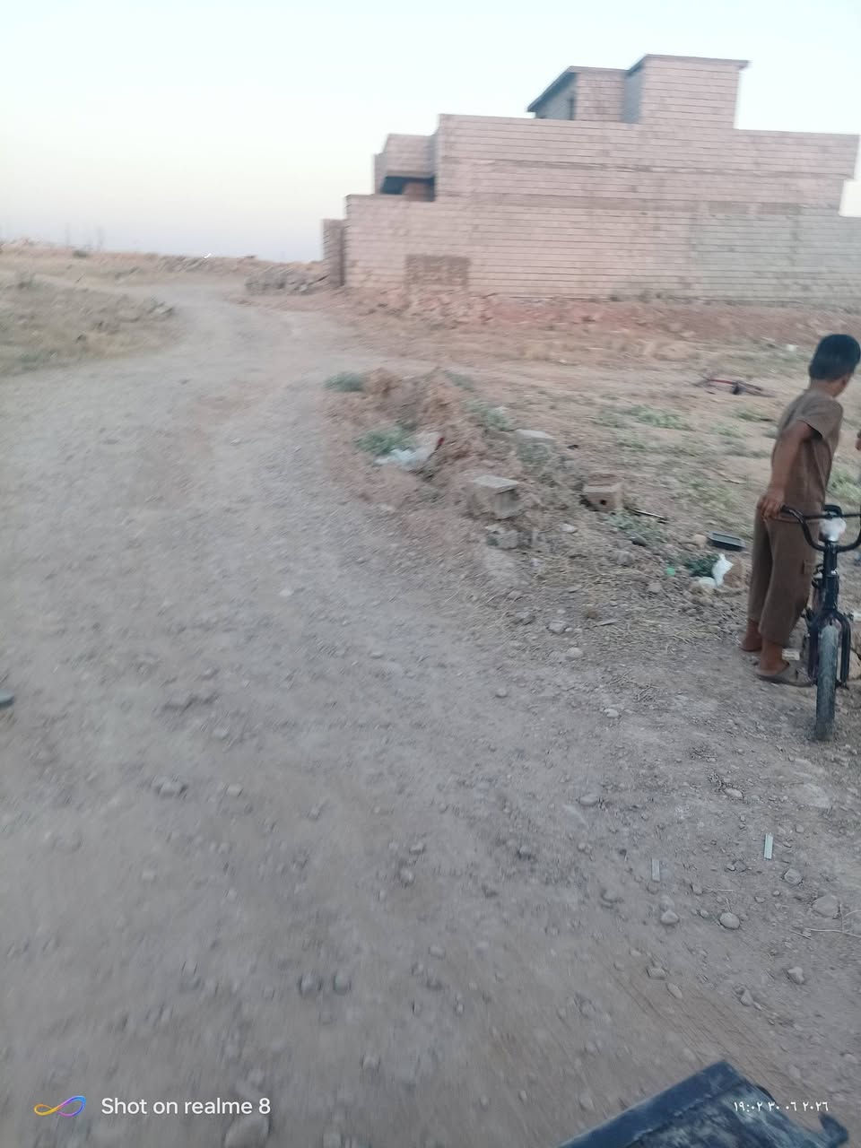 قطعه للبيع المساحه (200) متر واجهه (10) والنزال (20) الموقع خلف فرع خالد الشاطي  حي الشرطه خدمات واصلهه كهربا ء ومي والتفاصيل اكثر اتصل  (***********)
