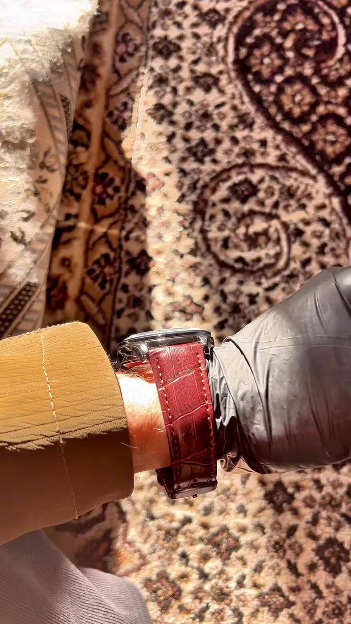 مونت بلانك
ظهر كشف 
الساعة تجي  لمينوس
تجي الاطار ستانلس ستيل بلون فضي لامع
حزام جلد بنقشة جلد تمساح

متوفر لون اسود ايضا
السعر 25 شامل التوصيل


**إذا كنت صاحب هذا الإعلان وتريد حذفه لأي سبب، رجاءا أرسل رسالة إلى الدعم الفني**