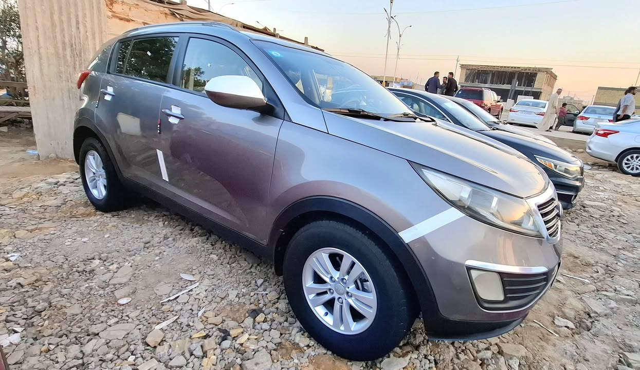 سبورتج 2013 
رقم ذي قار مشروع وطني سنويه نافذه صار 4 اشهر
خليجي بيها تبديل الباب الأمامي الأيمن وبيها رش تجميل توحيد لون مع الباب شرط بدون معجون مكينه 2000 دوش 4 حساسات ماشيه 252 گير أوتو 6نمر شاشه تاب تحكم أستيرن كامل حاكية أتصال مثبت سرعه نظام ABS حساسات خلفيه لدات أماميه أرضيه مغلفه جلد السياره جاهزه مكينه وگير وتبريد وحدايه وتخم تاير
مكان السياره بالشطره
بيع أو مراوس
***********
