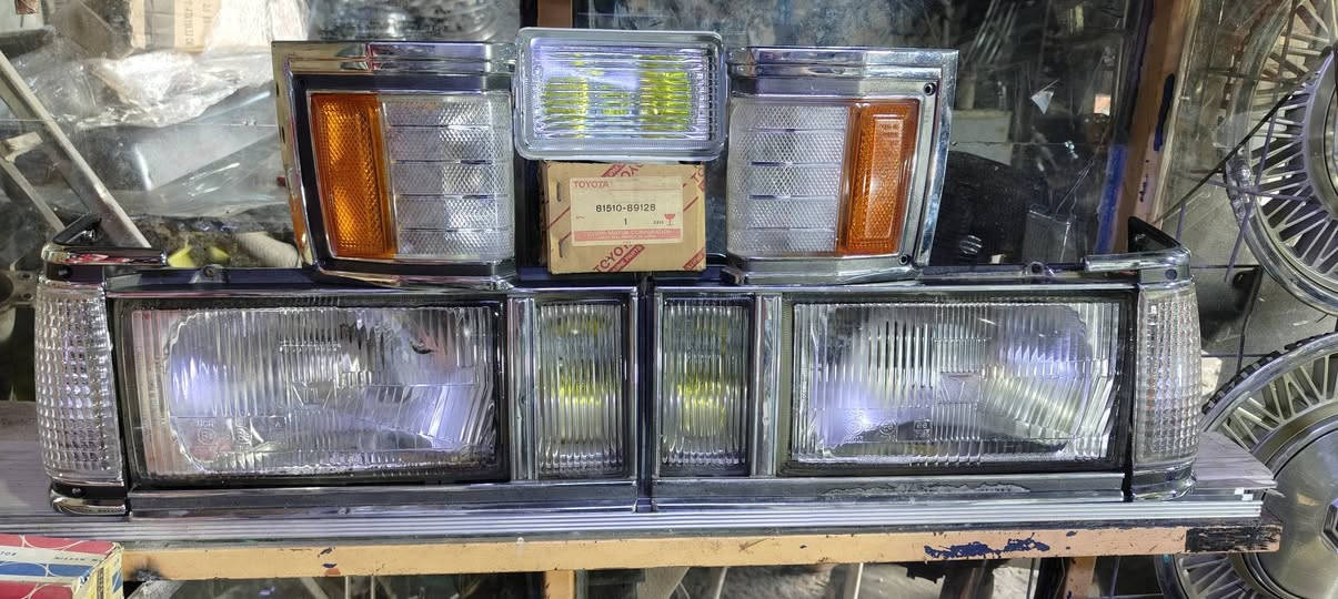 ادوات ياباني فول لايت سوبر 82 مستعمل شي قليل مع سكن زوج وكاله تواصل *********** واتساب فقط
