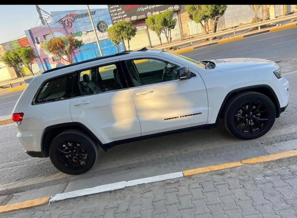 جيب 2019 خليجي وكاله ليث العبيدي  Black top
ماشيه 163 الف كيلو حجم المحرك :3600( 6 سلندر ) 

السيارة كفالة عامة 

المواصفات: 

- ويل SRT 20 اصلي 

- سلايد روف  

- ماوس وضعيات قياده الفور ويل 

- اشاير بالمري حساس مع هيتر

- ⁠داخل بيجي  

- بصمه دخول

- فول تحكمات ستيرن  

- ⁠شفتات ستيرن 

- ⁠كروس سرعة 

- ⁠اوتو هولد

- ⁠توقف ذاتي

- اناره ترحيب  

- الكشنات الاماميه كهرباء 

- شاشه   

- حساسات امامي وخلفي 

- رادار جانبي وخلفي وامامي (مانع للتصادم) 

- كاميره خلفيه

- لد امامي + زينون بلادي + زراك لايت

- دبل هوك امامي

- قطعتين تبريد

- ⁠نظام سبورت + ايكو 

- ⁠نقطة عمياء  

- مري شفط كهرباء

-رقم اربيل بأسمي تريد تحويل او وكالة 

السعر 275 وبيها مجال مكان السيارة بغداد 

للتواصل ***********  واتساب فقط 

ملاحظة :- معجبك السعر اعبر المنشور !!
