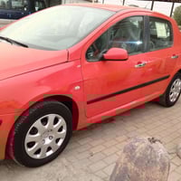 بيجو 2005 بيه مكانات صبغ مكفولة من الظربه كير مكينه صدر تخم تاير  كهرب...